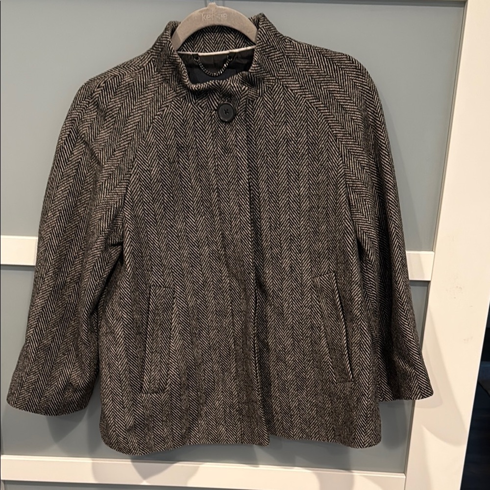 Banana Republic Black and Gray Cape Jacket Cozy Knit Design